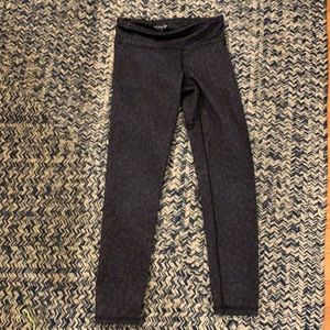 Only worn once or twice old navy girls leggings size m (8)